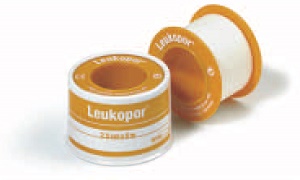 CEROTTO ADESIVO IPOALLERGENICO LEUKOPOR. SUPPORTO: TESSUTO NON TESSUTO BIANCO DI POLIESTERE E VISCOSA ADESIVO POLIACRILICO SENZA RESINE E GOMME NATURALI. 2,5X500CM MUTUABILE - Farmacia Sant Anna SAS del Dott. Mariani Federigo